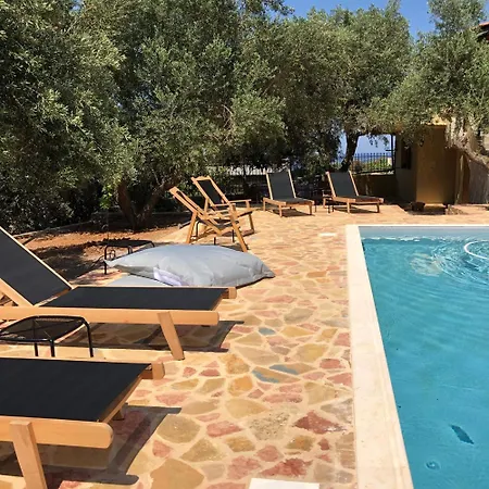펜션 Wunderschoenes In Agios Stefanos *