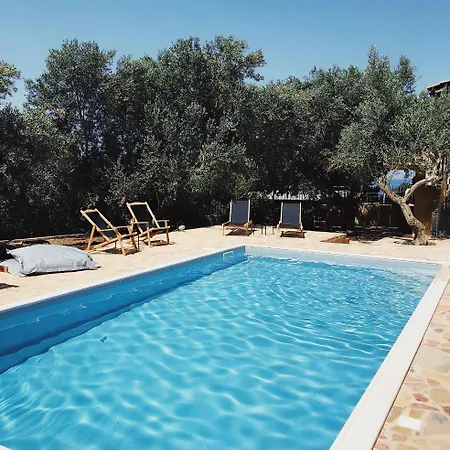 Wunderschoenes In Agios Stefanos Foutia